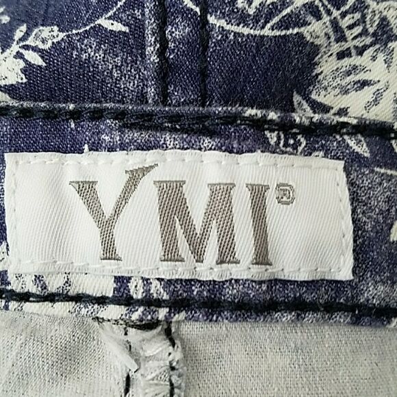 YMI Juniors XL Denim Shorts Blue White Floral Print Stretch Jean - Picture 3 of 4